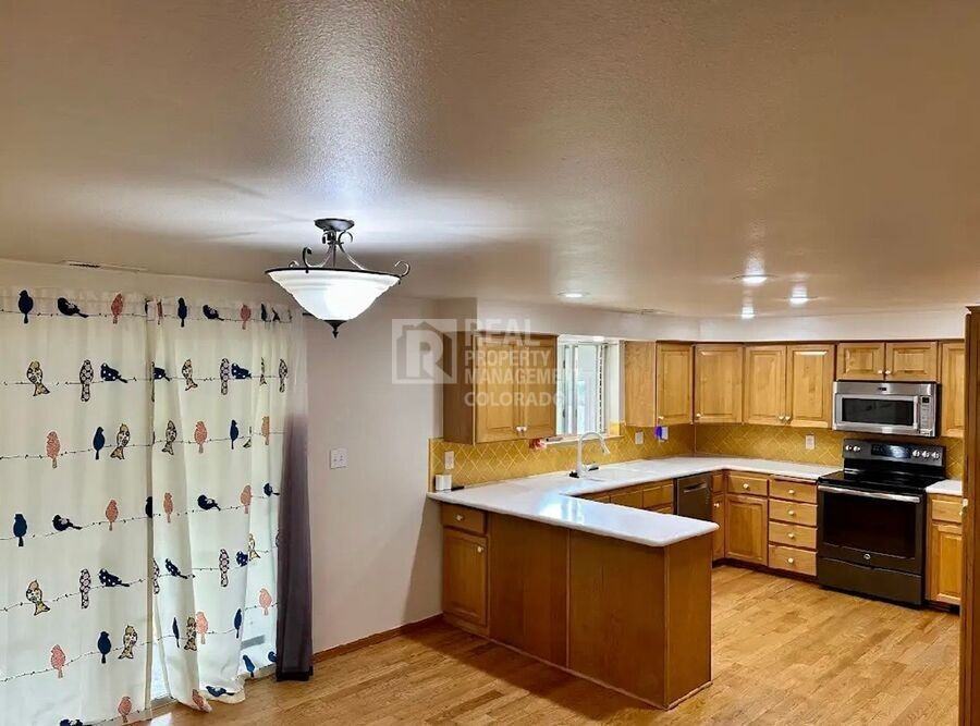 2628 Glendevey Dr - Photo 6 of 23