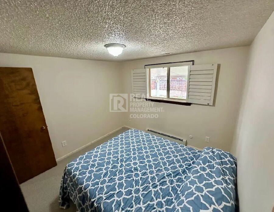 2628 Glendevey Dr - Photo 7 of 23