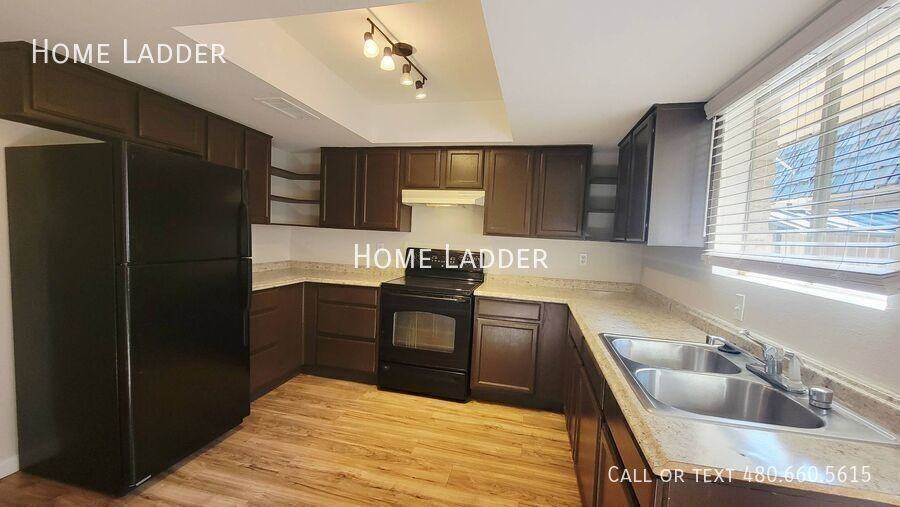 1147 W Drummer Ave - Photo 4 of 15