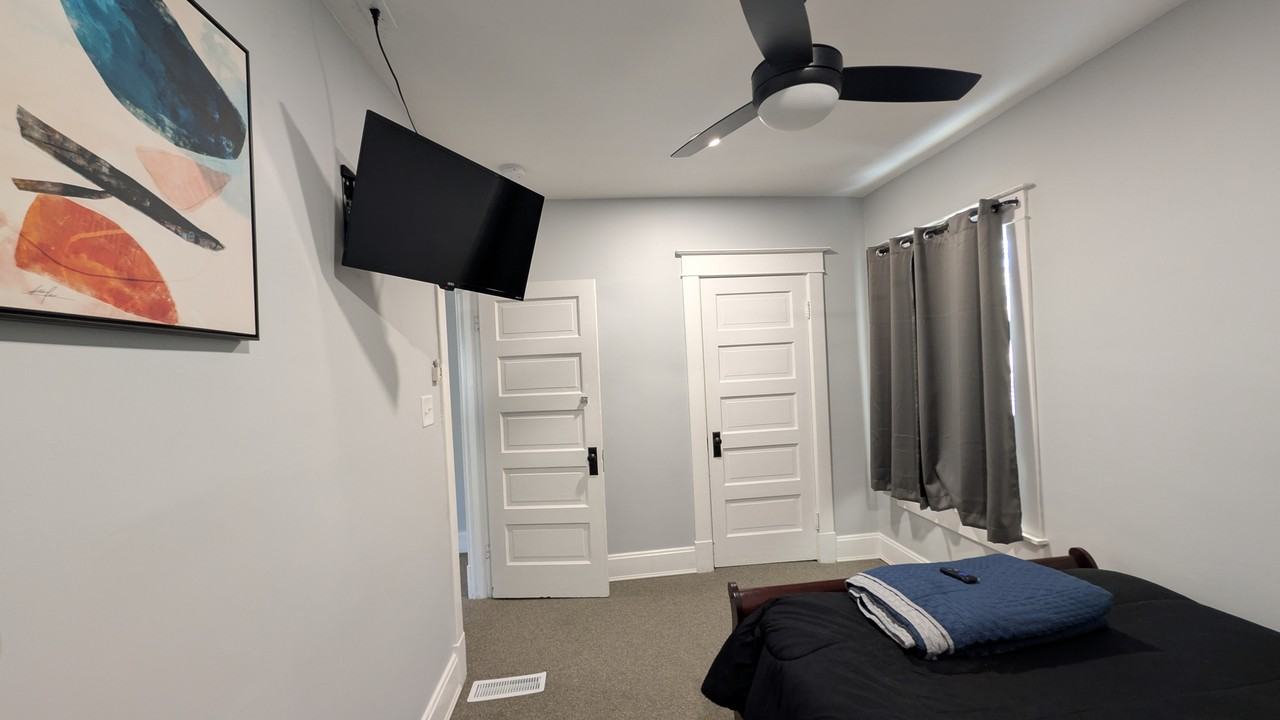 3544 N College Ave - Photo 4 of 4