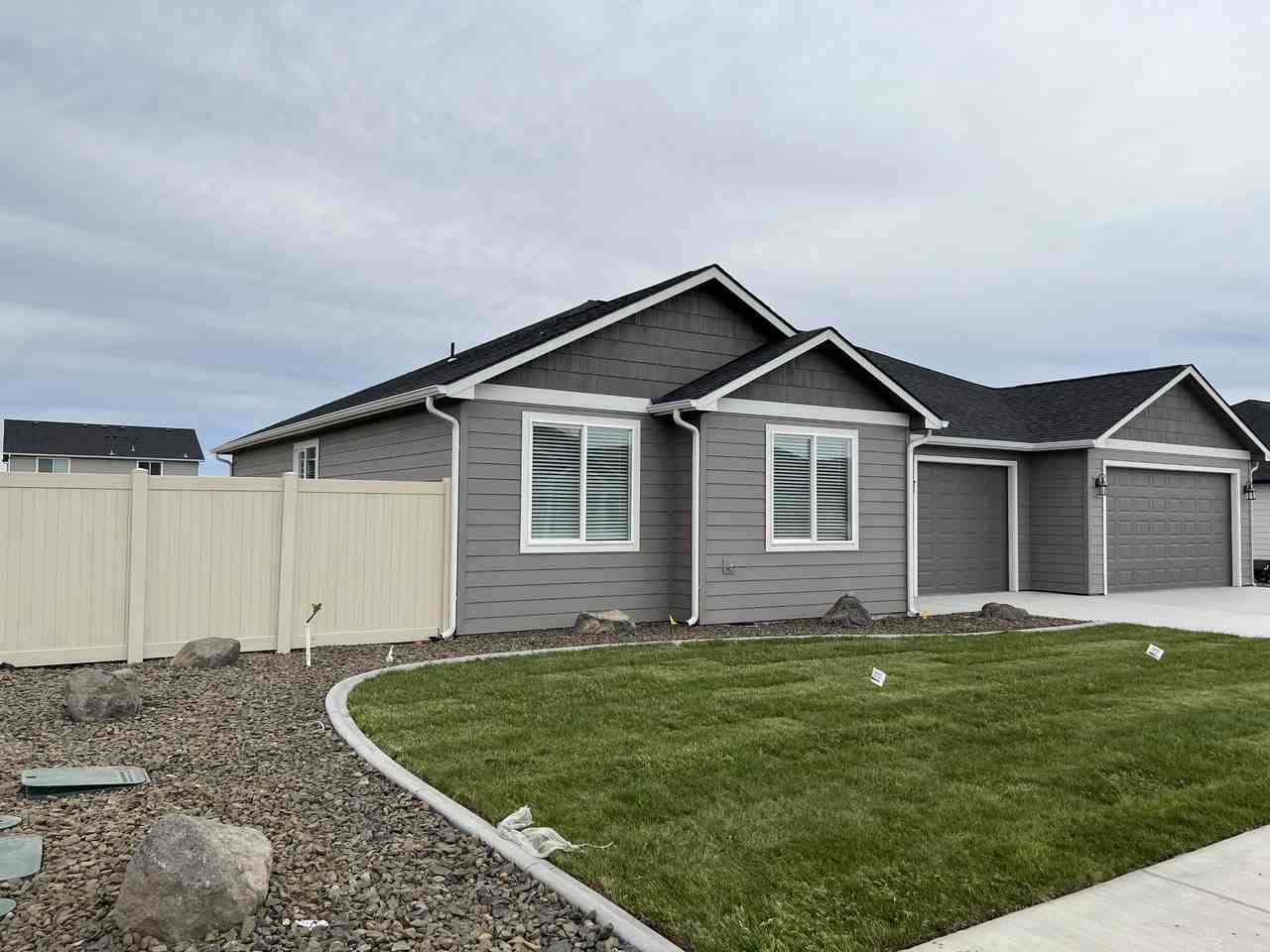 5809 W Larch Ave #NA - Photo 2 of 11