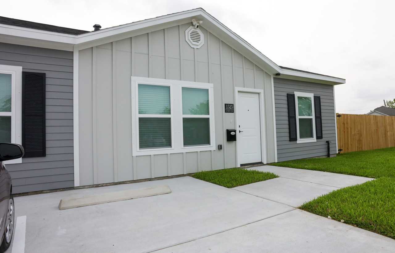 1525 S 19th St #B - Photo 2 of 23