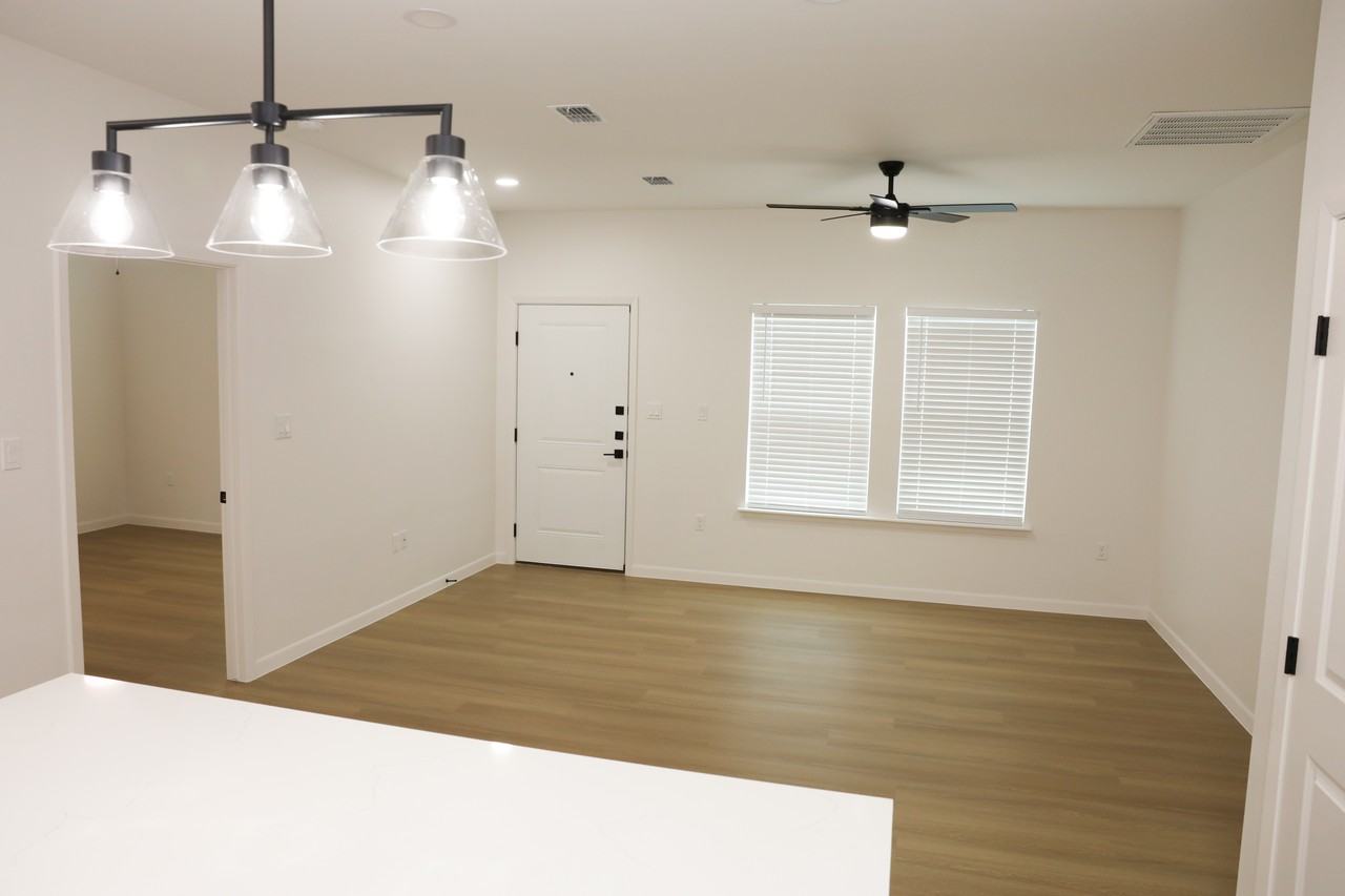 1525 S 19th St #B - Photo 5 of 23