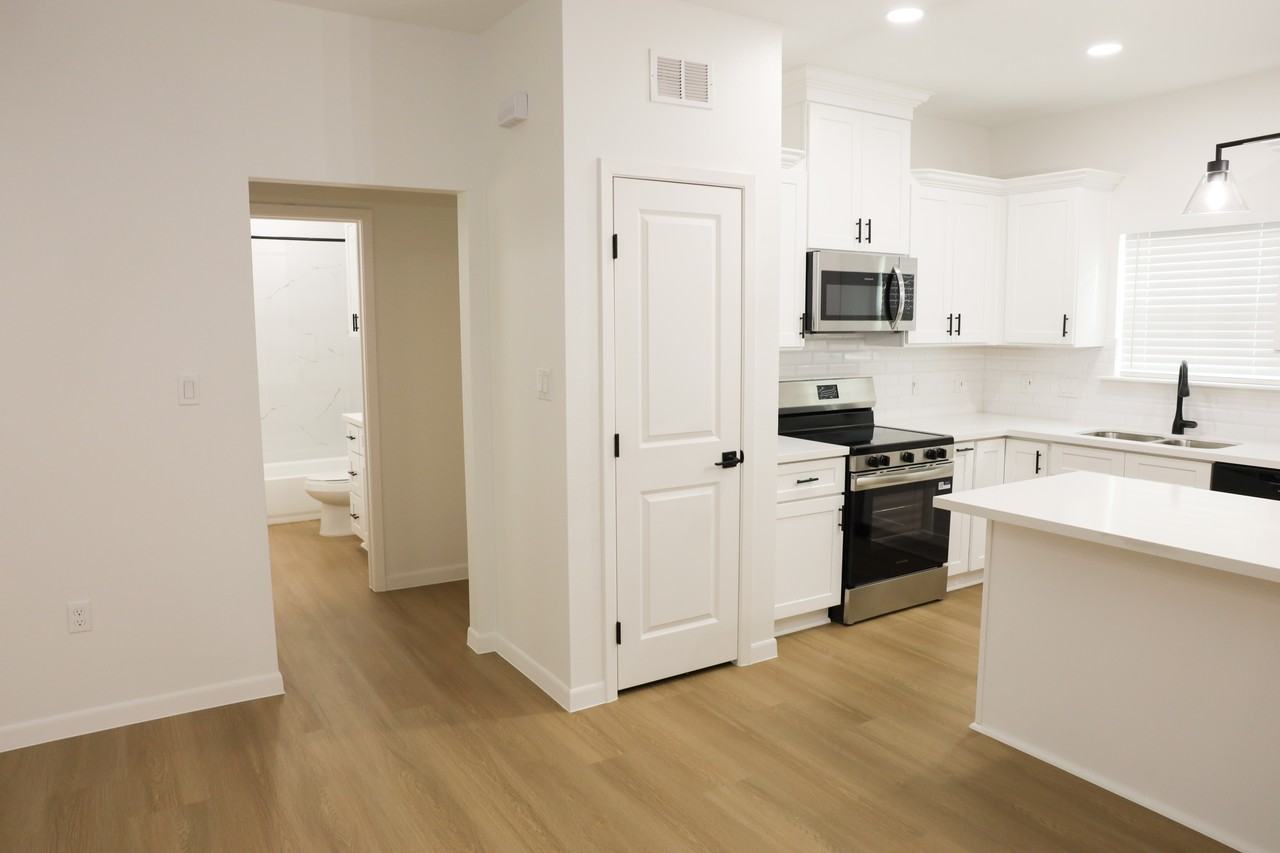1525 S 19th St #B - Photo 7 of 23