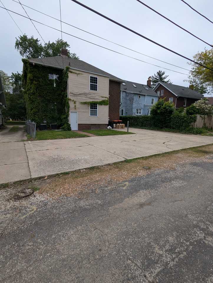 1019 N Farmington Rd #1017 - Photo 2 of 25