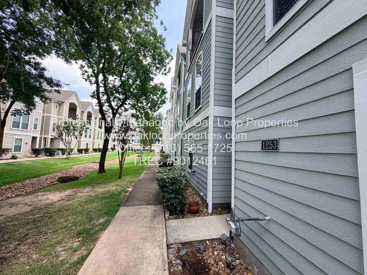1253 W 17th St - Photo 2 of 21