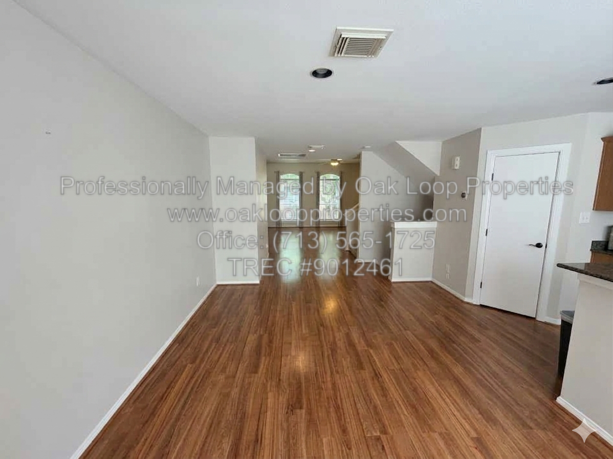1253 W 17th St - Photo 3 of 21