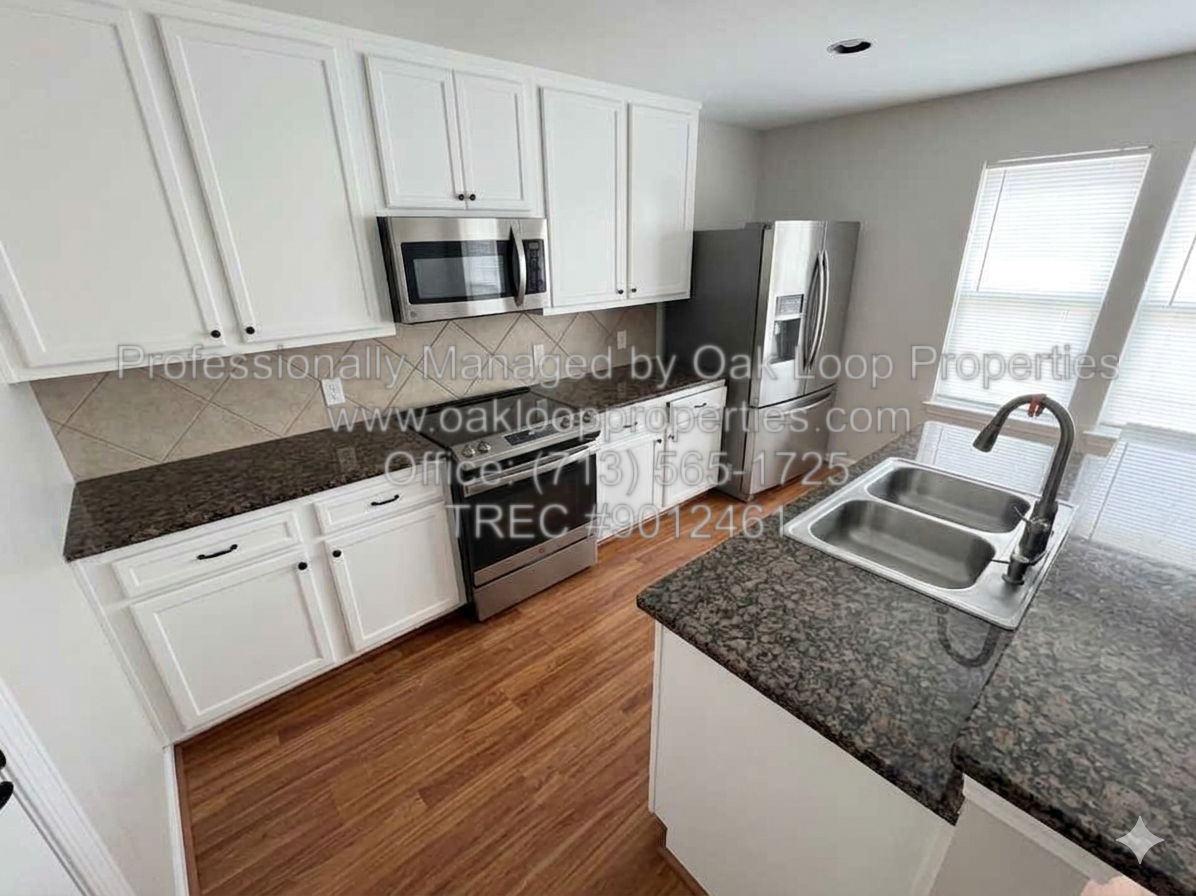 1253 W 17th St - Photo 6 of 21
