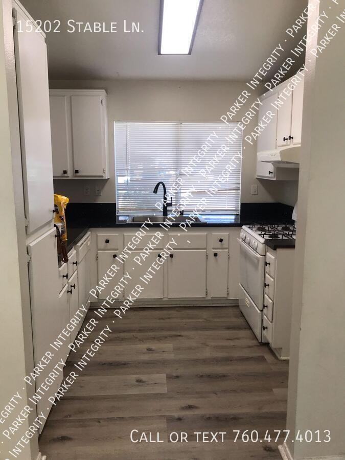 15202 Stable Ln - Photo 4 of 22
