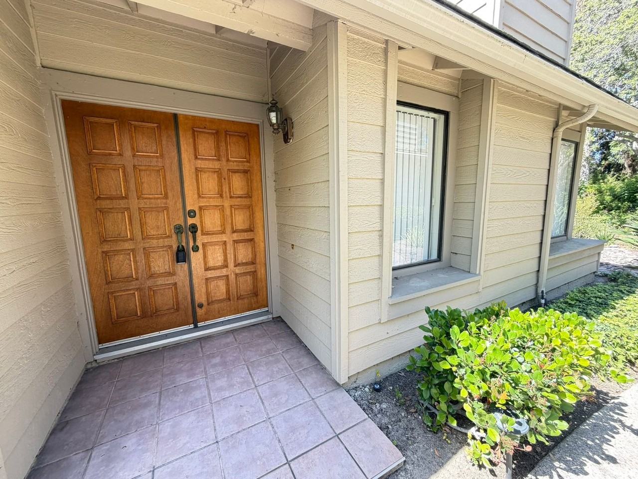 10360 Ridgewater Ln - Photo 2 of 23