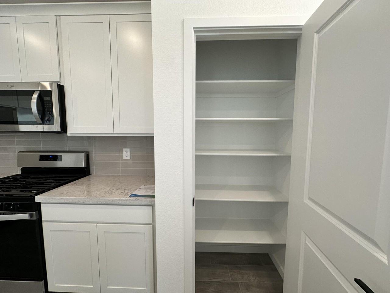 878 Benning St - Photo 5 of 24