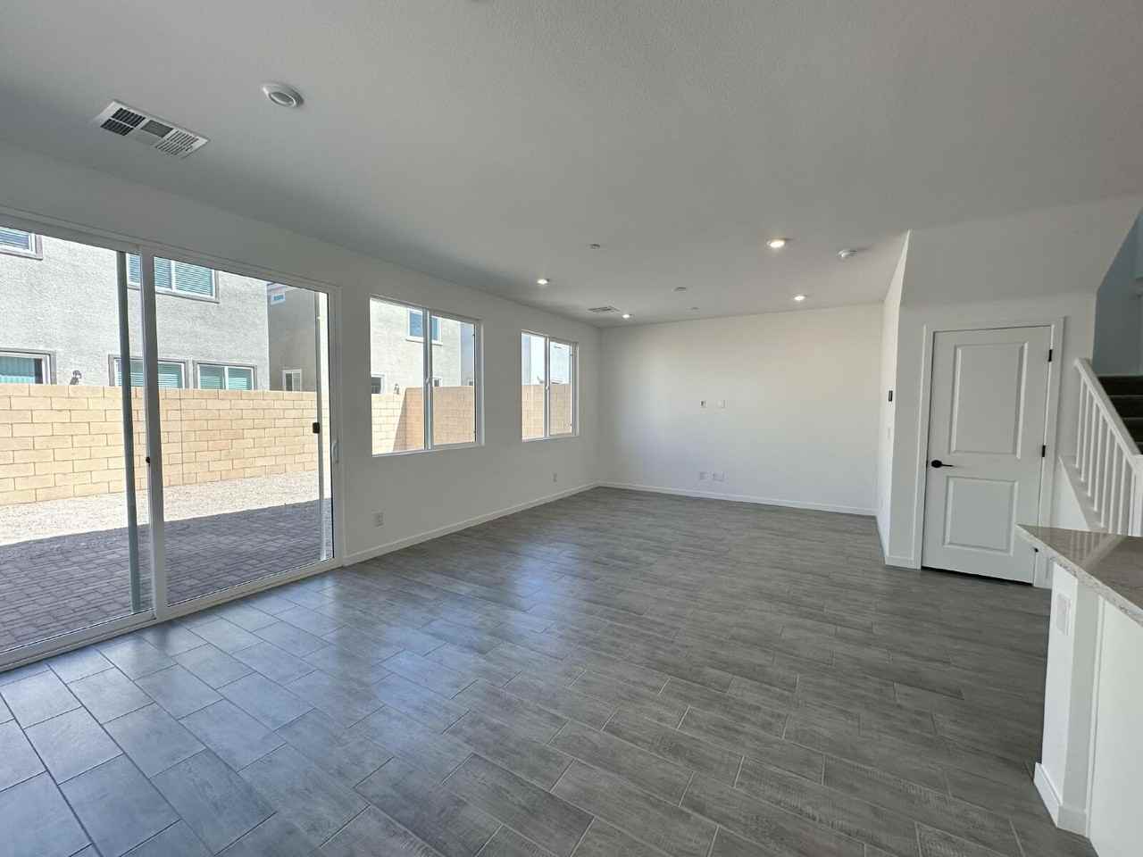 878 Benning St - Photo 6 of 24