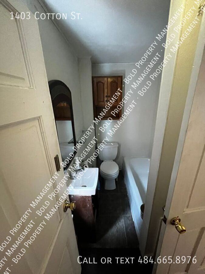 1403 Cotton St - Photo 3 of 10