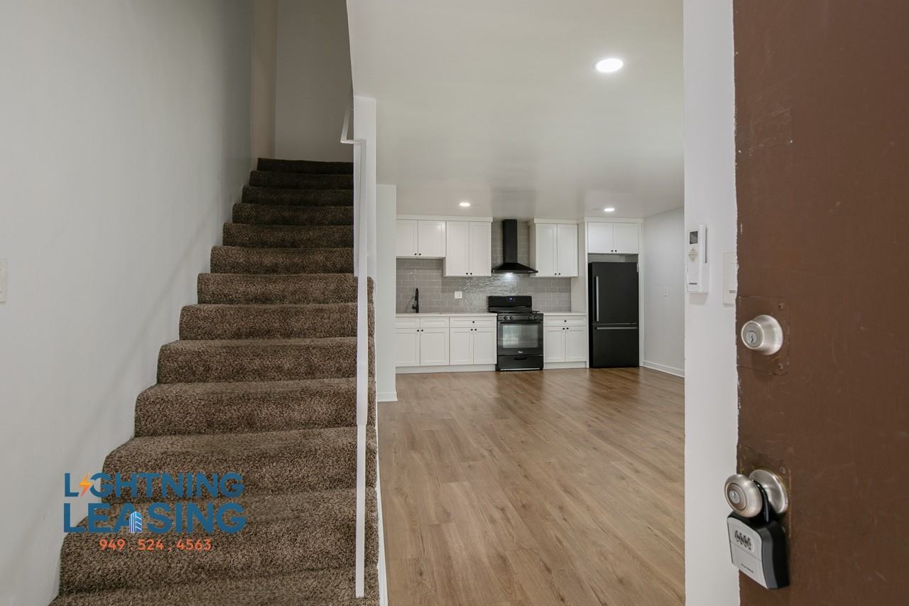 12304 Burbank Blvd #3 - Photo 3 of 17
