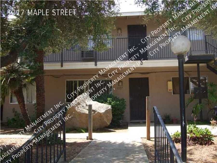1317 S Maple St - Photo 2 of 7