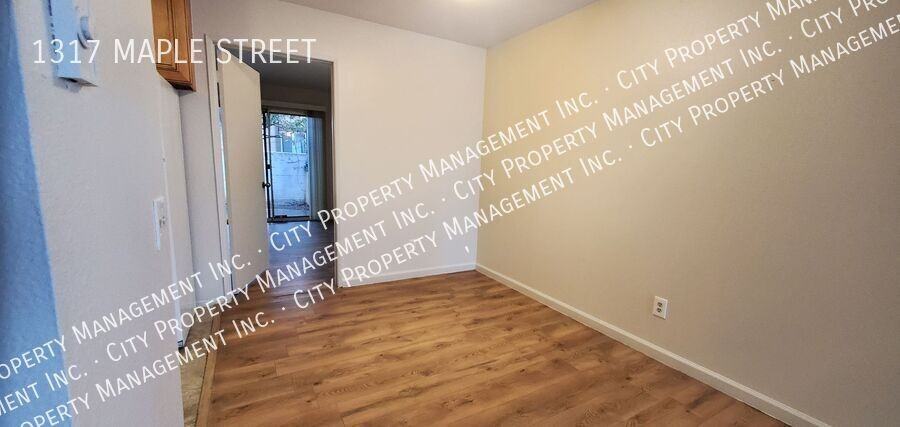 1317 S Maple St - Photo 4 of 7