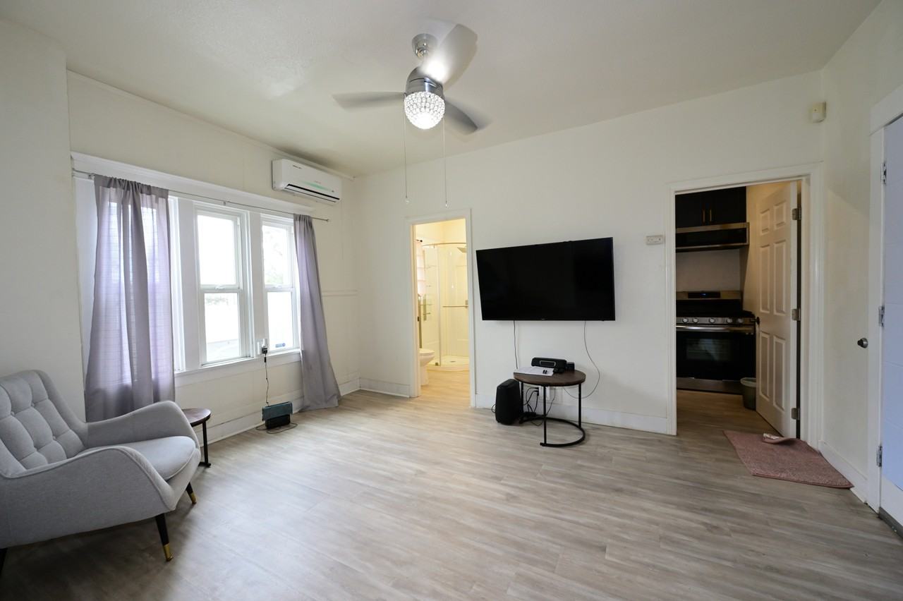 1489 E Colorado Blvd #202 - Photo 2 of 20
