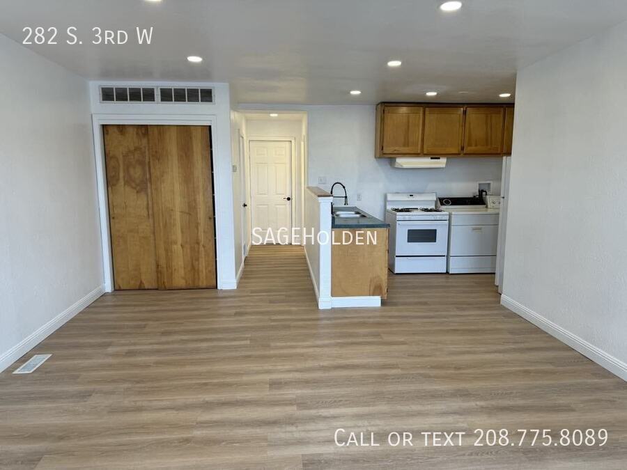 282 S 3rd W - Photo 2 of 19