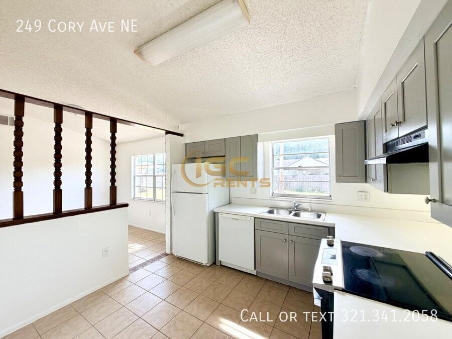 249 Cory Ave Ne - Photo 5 of 15