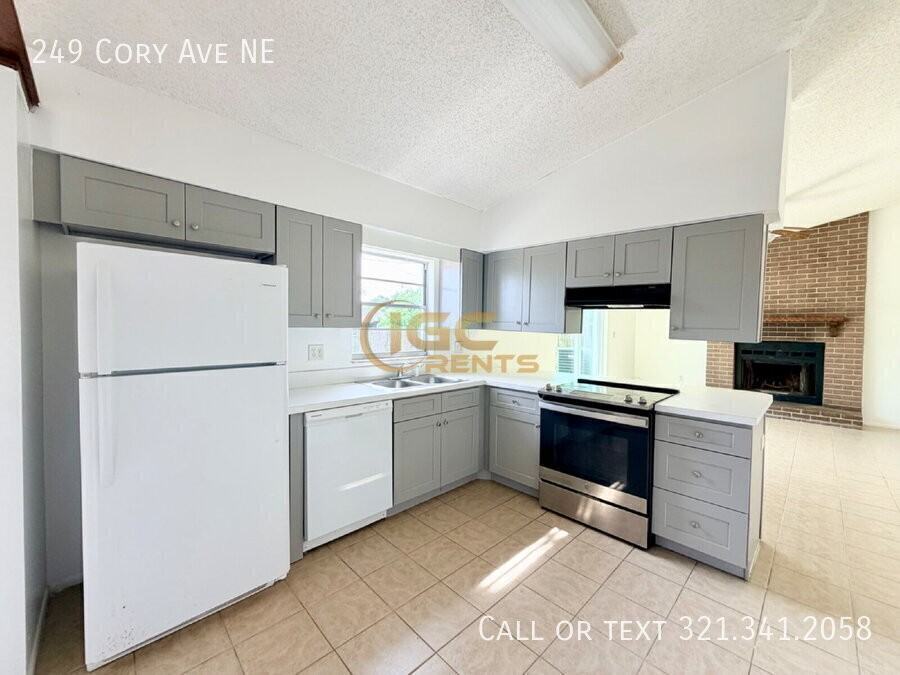 249 Cory Ave Ne - Photo 6 of 15