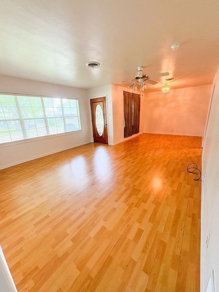 1817 S 45th St - Photo 4 of 16