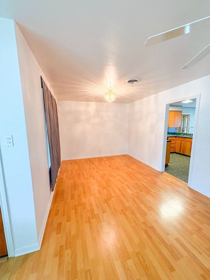 1817 S 45th St - Photo 5 of 16