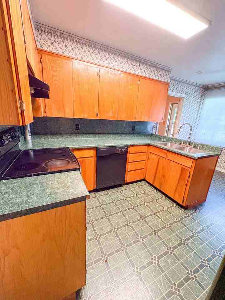 1817 S 45th St - Photo 6 of 16