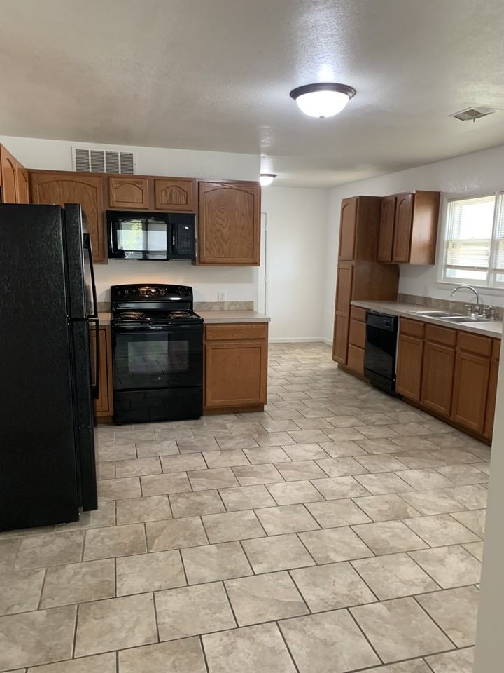 1129 S High St #NA - Photo 4 of 17