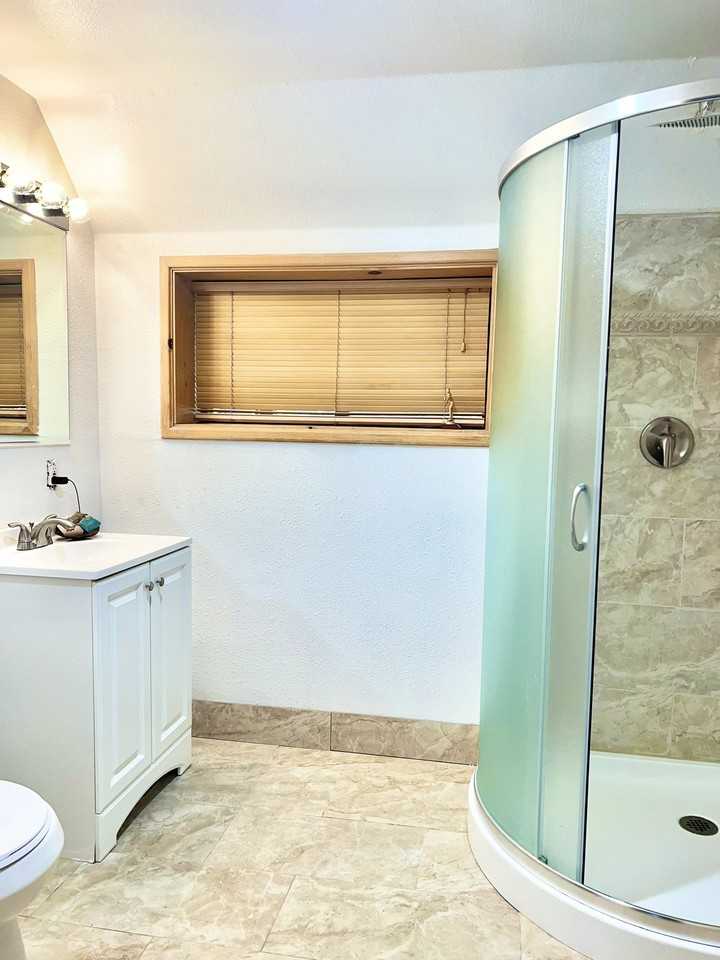 14700 Voltaire Dr - Photo 5 of 40