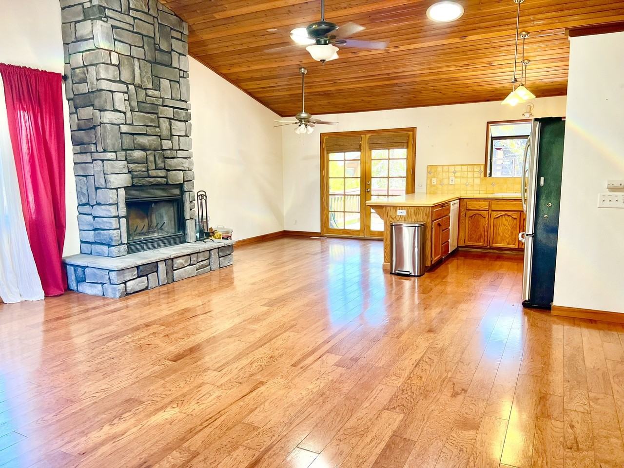14700 Voltaire Dr - Photo 2 of 40