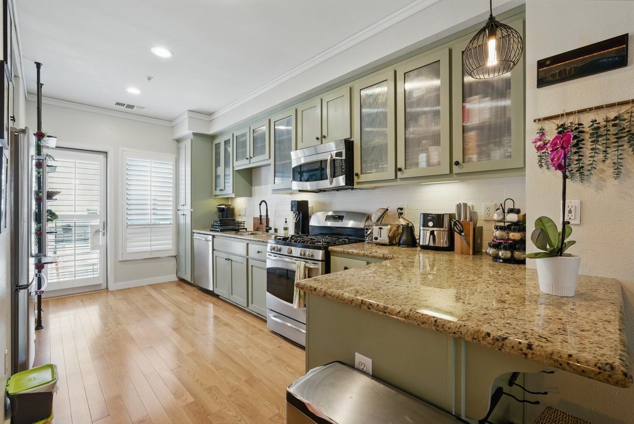 702 Zephyr Dr #702 - Photo 5 of 13