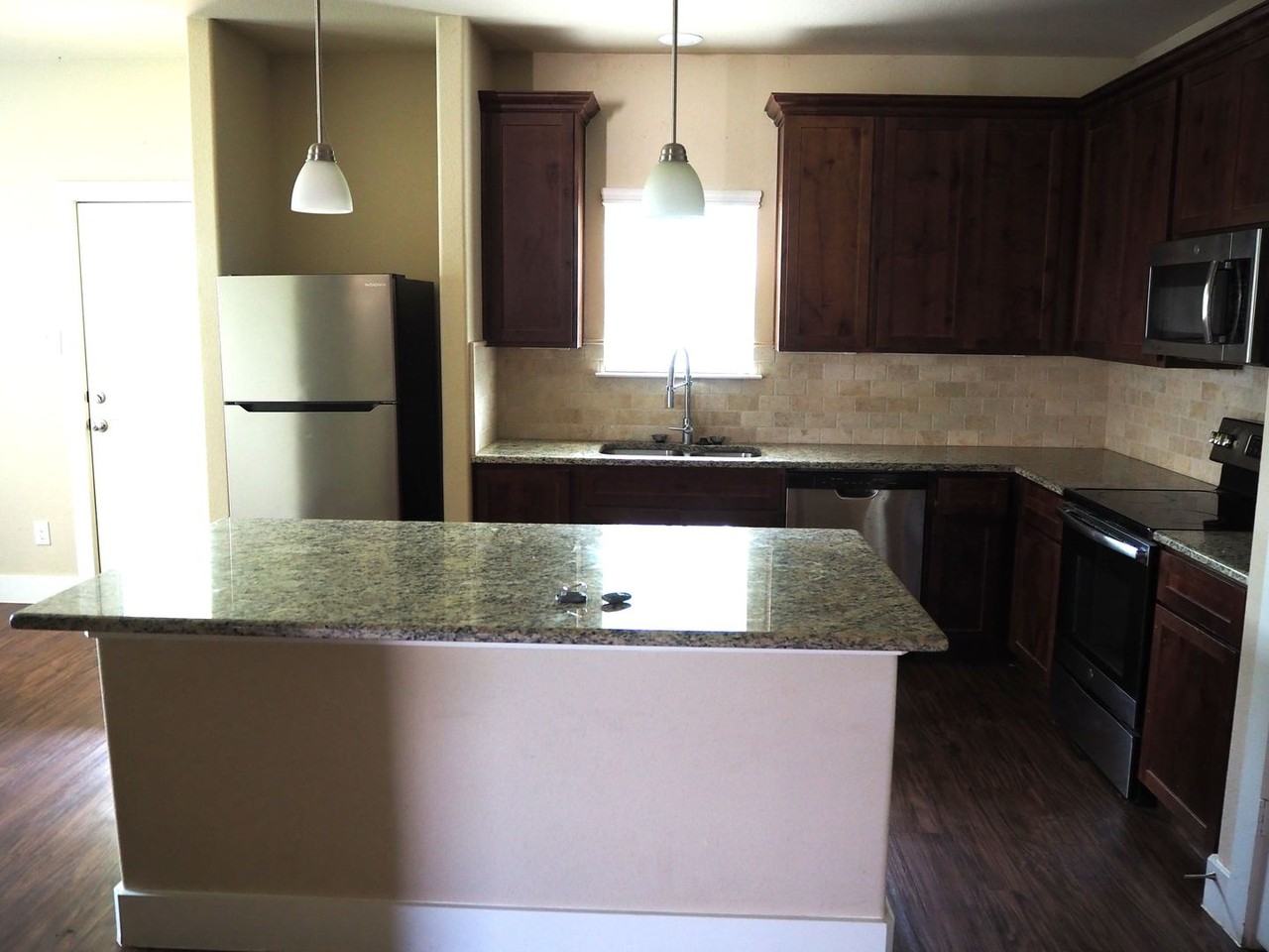 4903 Villas Dr - Photo 4 of 16