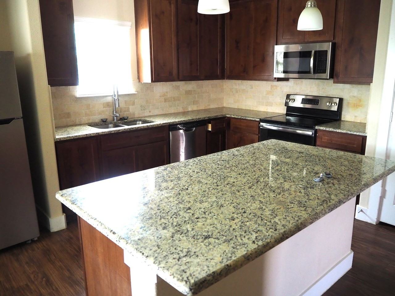 4903 Villas Dr - Photo 5 of 16