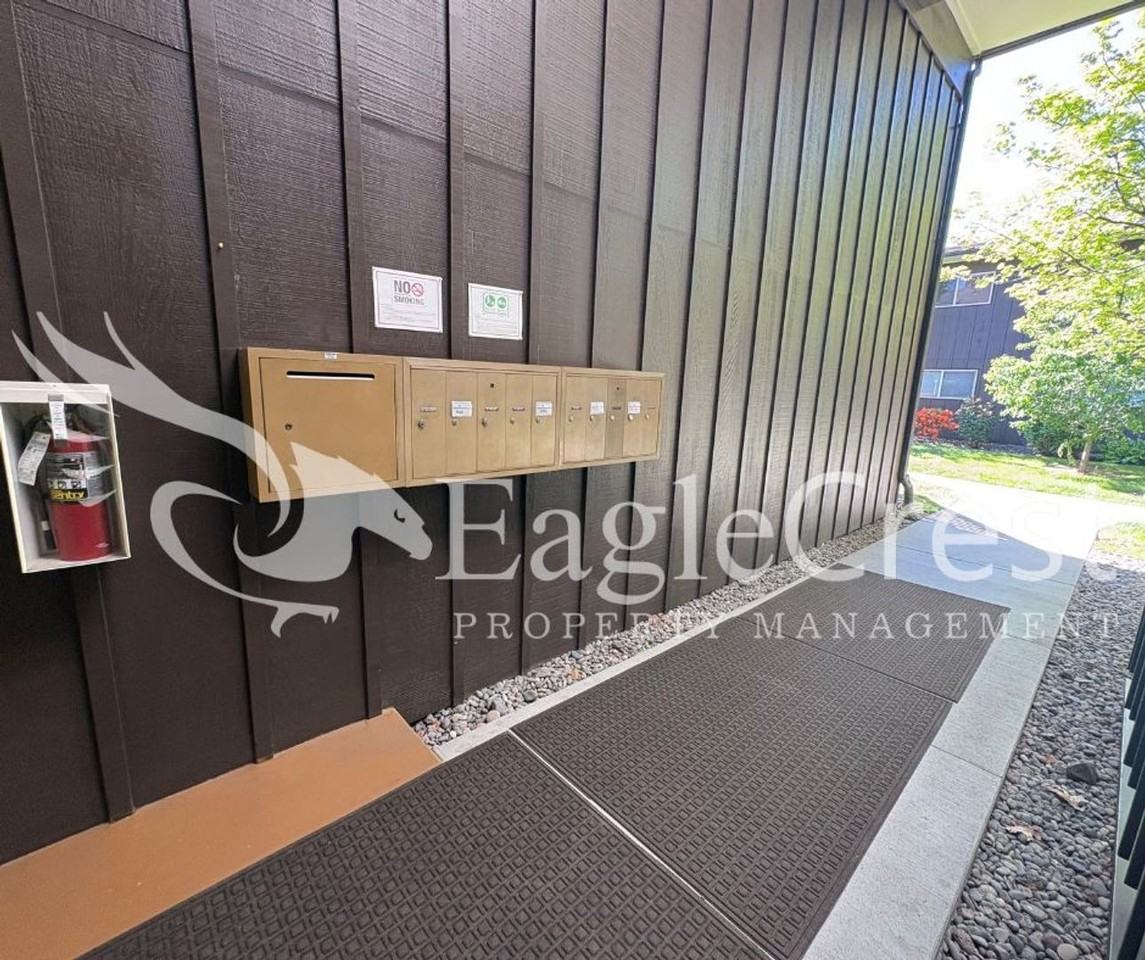 364 Catherine St #M1 - Photo 6 of 50