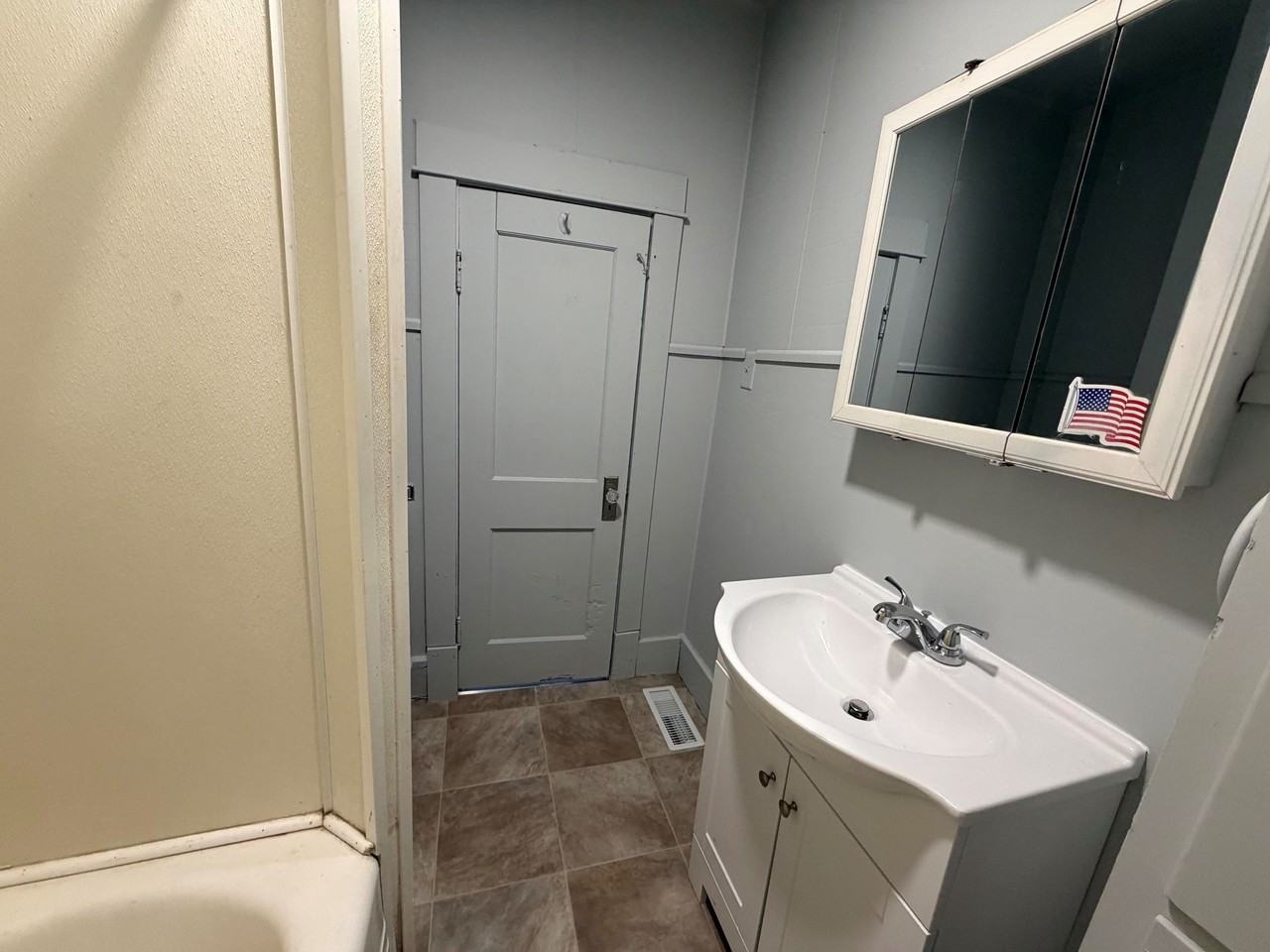 426 W Maple St #W - Photo 4 of 13