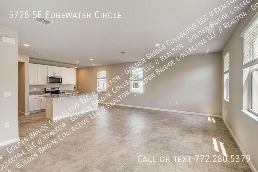 5728 Se Edgewater Cir - Photo 3 of 11