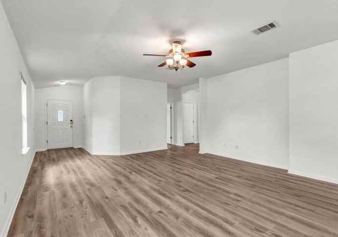 609 Golden Gate Dr - Photo 4 of 21