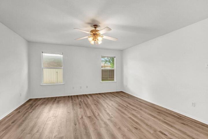 609 Golden Gate Dr - Photo 5 of 21
