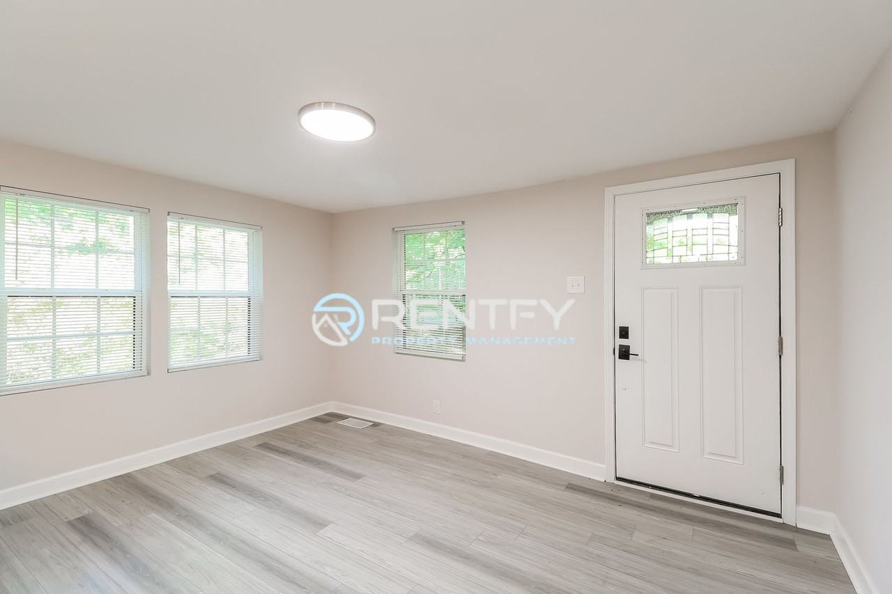 9304 Legranger Rd - Photo 3 of 14