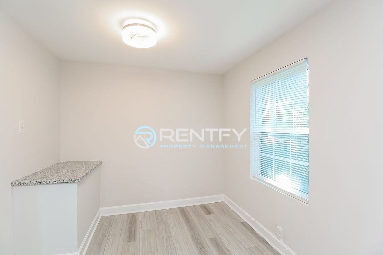 9304 Legranger Rd - Photo 5 of 14