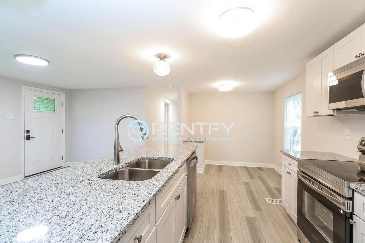 9304 Legranger Rd - Photo 6 of 14
