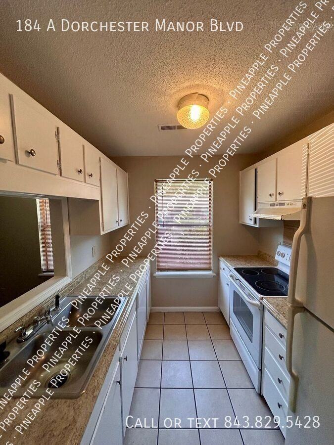 184A Dorchester Manor Blvd - Photo 3 of 12