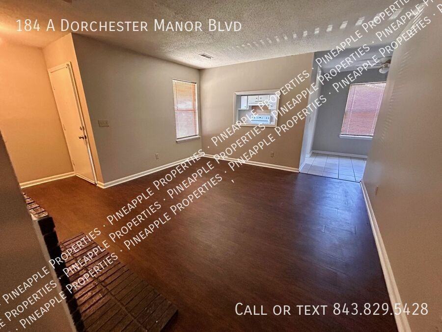 184A Dorchester Manor Blvd - Photo 4 of 12