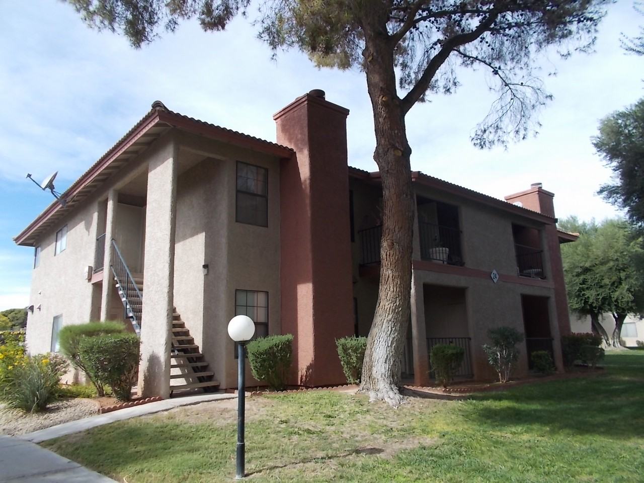 5576 W Rochelle Ave