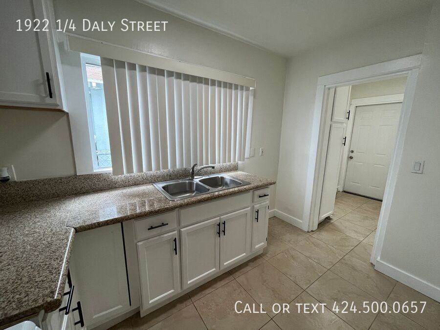 1922 1/4 Daly St - Photo 6 of 14
