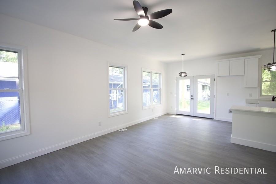 621 Singletary St Se - Photo 6 of 24