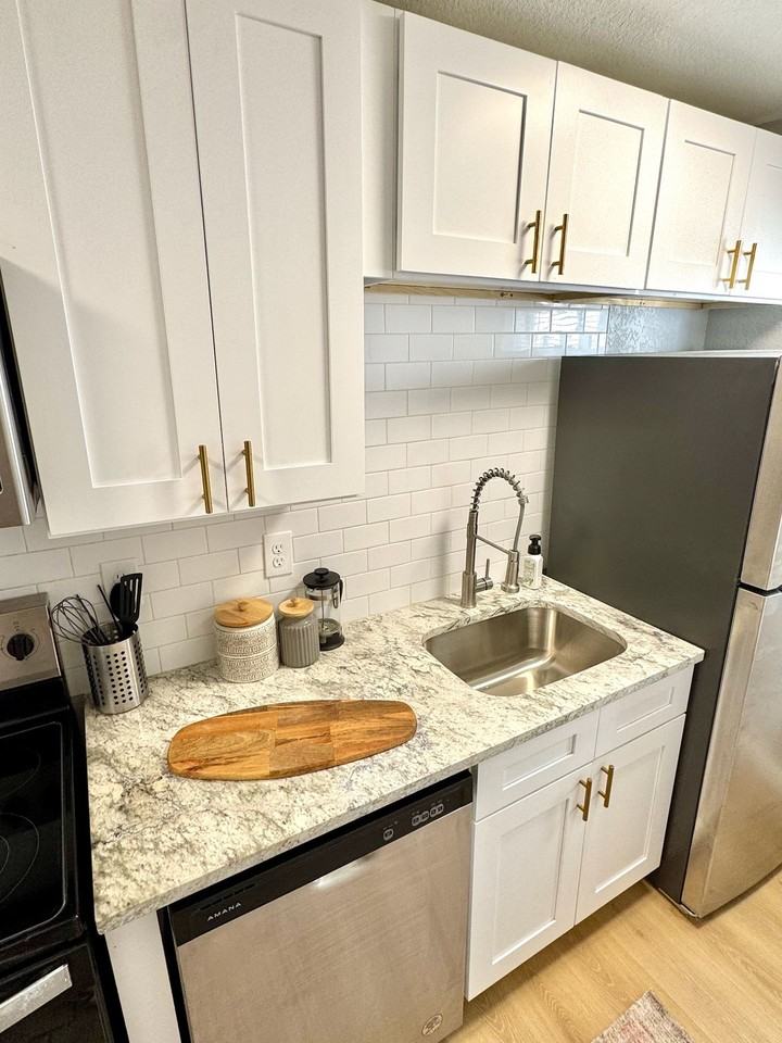 2507 Hampton Ave #1B - Photo 6 of 27