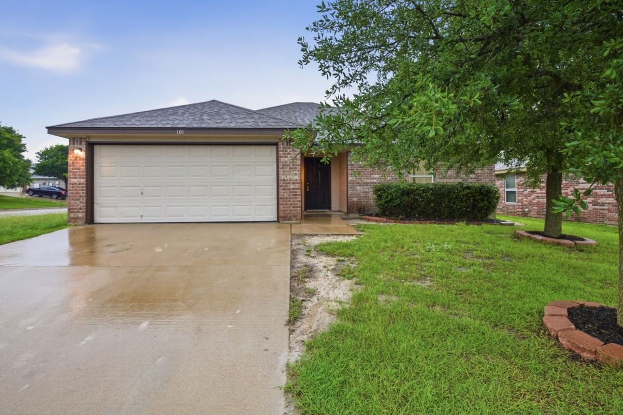 101 Soapstone Dr - Photo 2 of 24