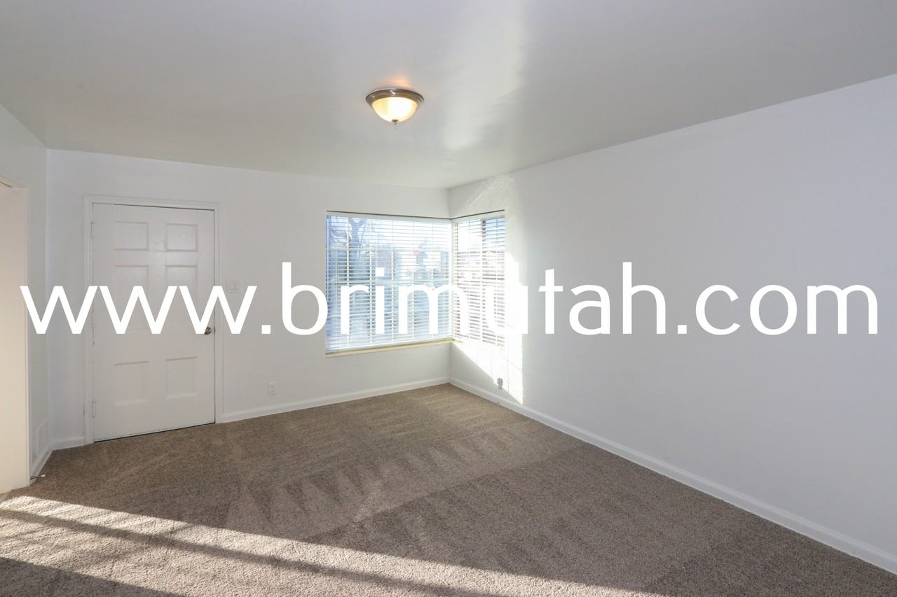 2613 S Hartford St #2613 - Photo 3 of 25