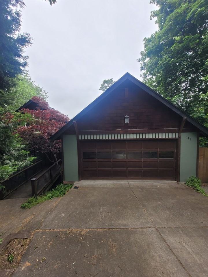 111 Marlboro Ln - Photo 3 of 31